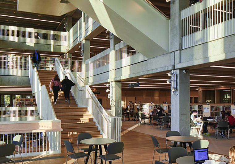 Town House в Kingston University в Лондон - библиотека, пространство за събития, танци и музика