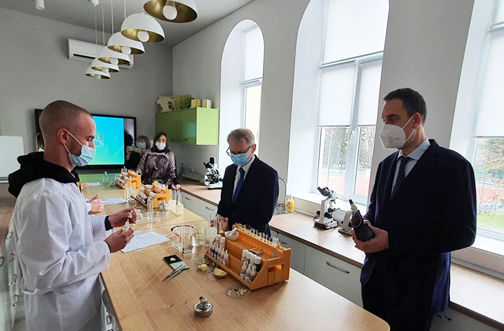 Откриха иновативен STEM център в Природоматематическата гимназия в Бургас