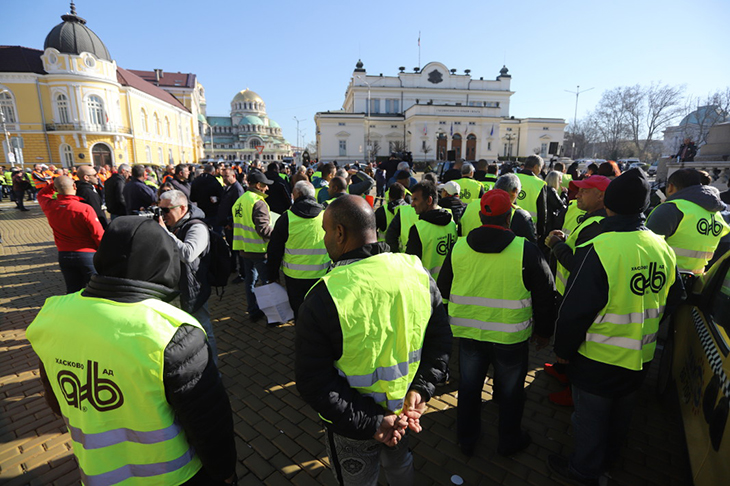 Очаква се правната комисия в НС да одобри изплащане на над 600 млн. лв. към строителните фирми