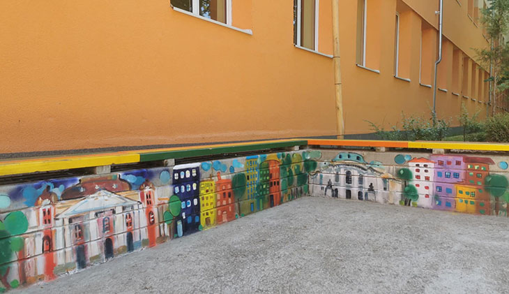 Ученици изрисуваха района около 119 СУ в София с емблематични сгради и известни архитектурни обекти