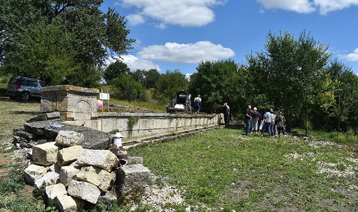 Реновират чешмата „Бежана“ край Островче в Разград