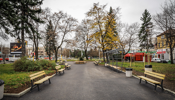 Обновена е градинка на бул. "Константин Величков" в София