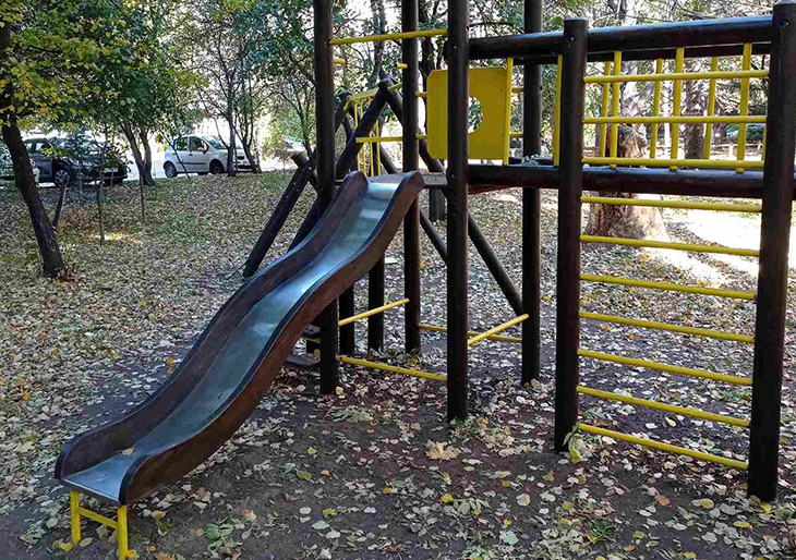 Столичните районни кметове ще възстановяват детски площадки в междублоковите пространства и ще изграждат нови