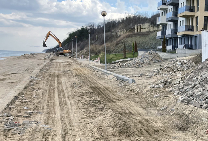 Започна ремонтът на крайбрежната алея в Обзор