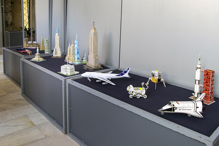 Изложба за незрящи с триизмерни макети на световни забележителности показват в Шумен