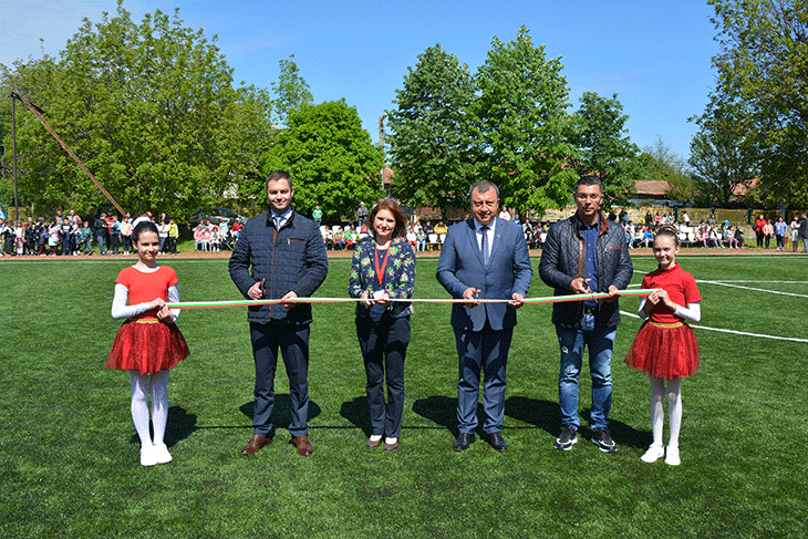 Ново футболно игрище с изкуствена настилка е изградено в двора на СУ "Бачо Киро" в Павликени
