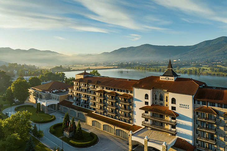 След привеждане в съответствие със стандартите на Hyatt Regency отвори официално Pravets Resort