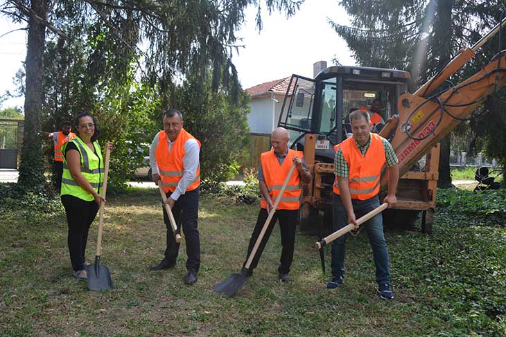 Обновяват зелена площ в павликенското село Стамболово и изграждат детска площадка