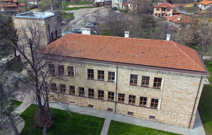 Сградата на 100-годишно училище в село Осоица беше реставрирана и стана част от семейството на Cambridge International School