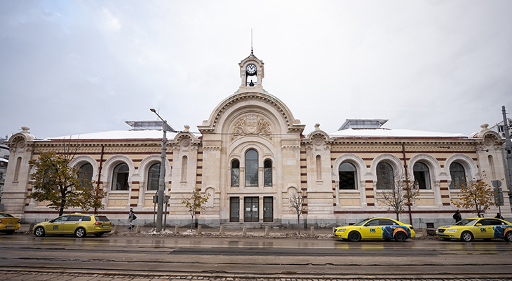 Приключи реставрацията на две от фасадите на Централни хали в София