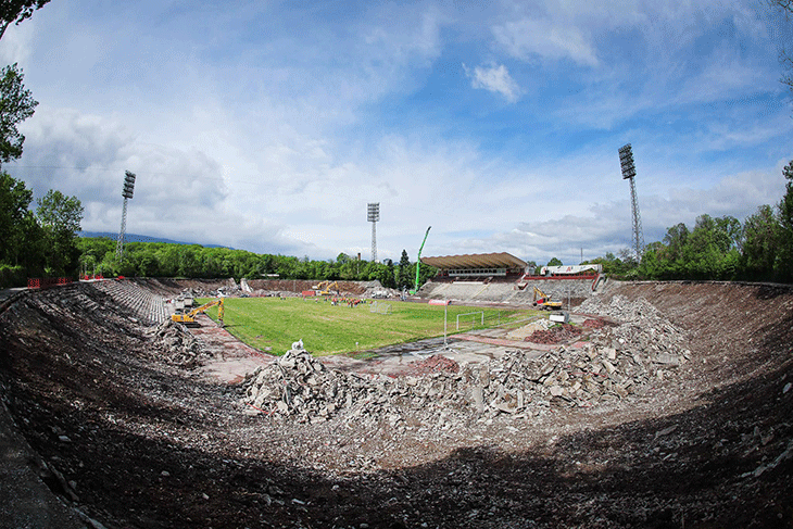 Започна демонтажът на козирката на стадион "Българска армия" в Борисовата градина в София