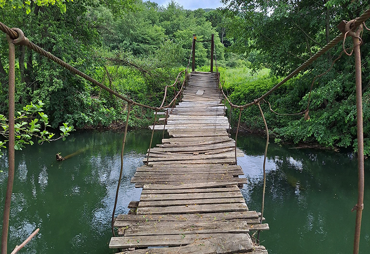 Туристическо дружество и Община Царево със съвместна инициатива за възстановяване на въжения мост в село Кости