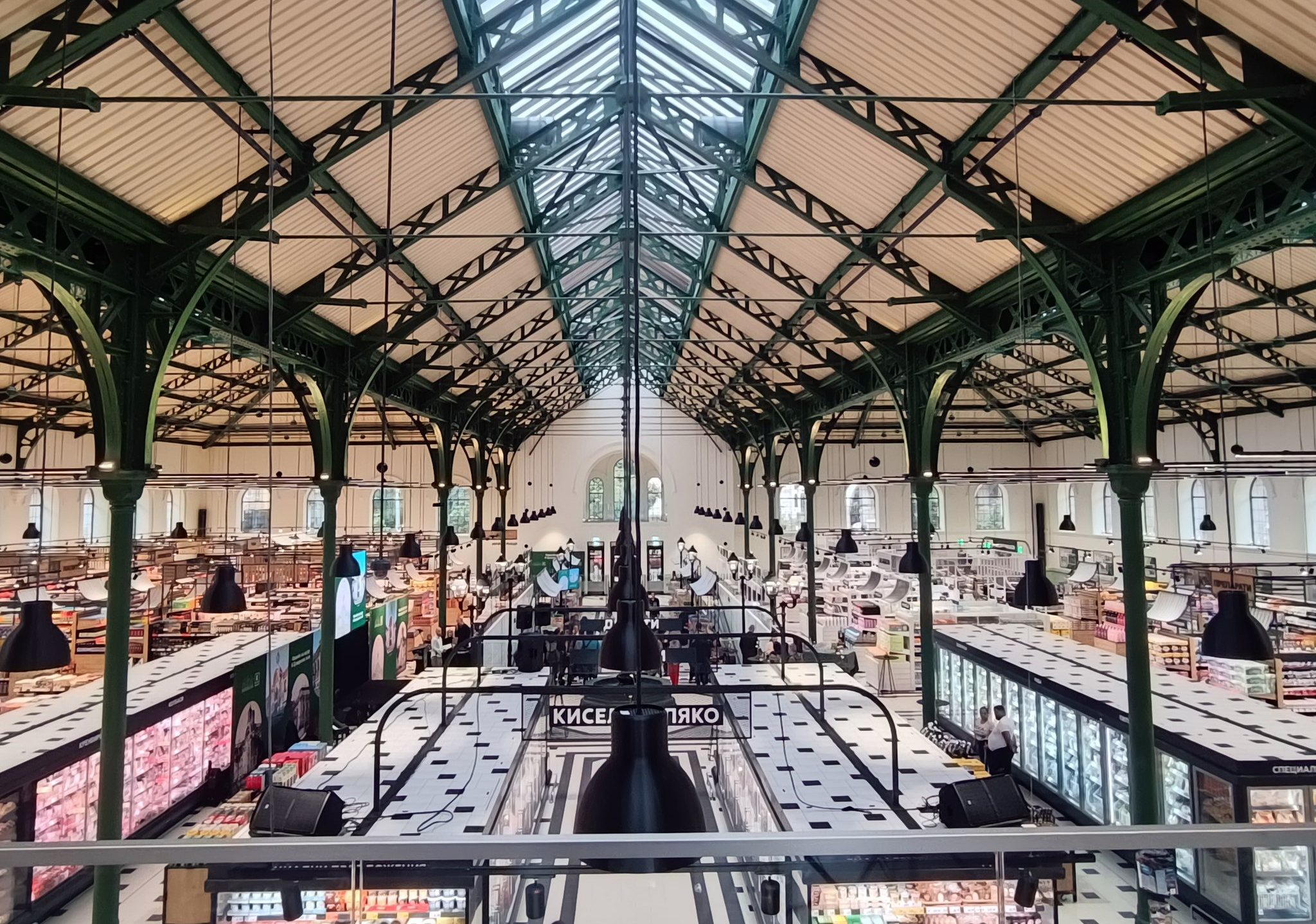 Централни хали в София отварят като реконструиран покрит пазар със зони за хранене и култура