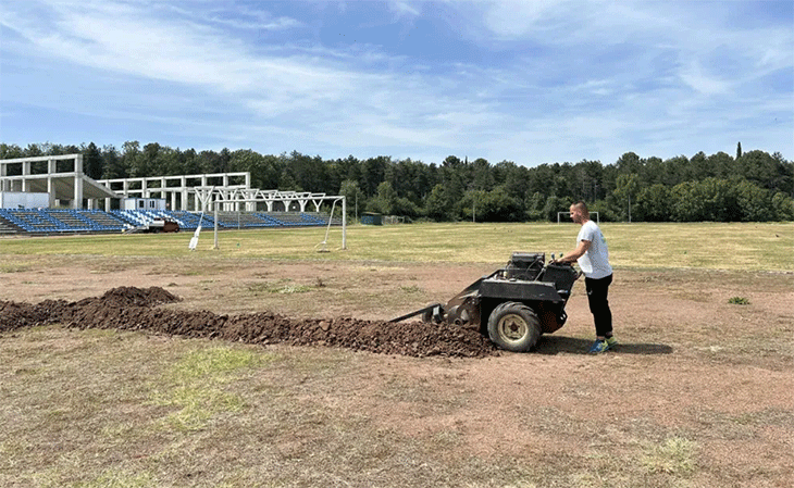 В Царево изграждат поливна система на стадиона и подновяват тревната настилка