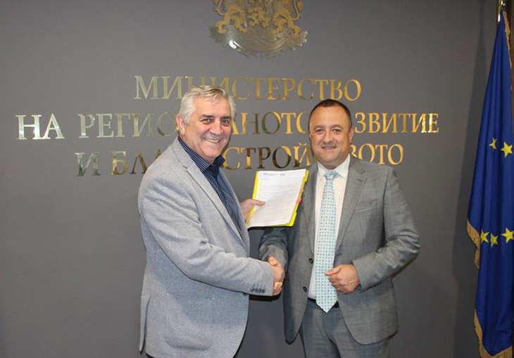 Продължава подписване на споразумения с общините за изпълнение на различни обекти