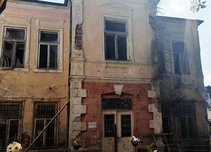 Кметът на Поморие подписа договор за реновиране на сградата на Стария съд в центъра на града