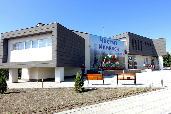 Близо пет години след първа копка най-после е готова новата многофункционална сграда в несебърското село Баня
