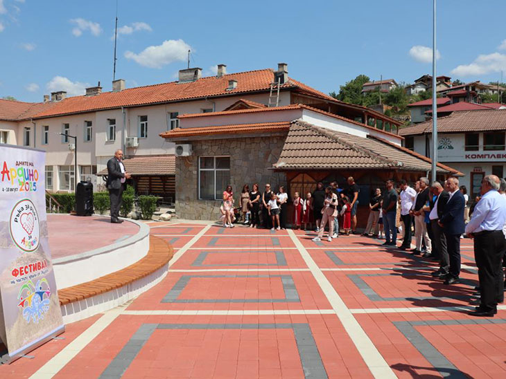 Откриха благоустроените централни части в селата Падина, Бял извор и кв. "Диамандово"