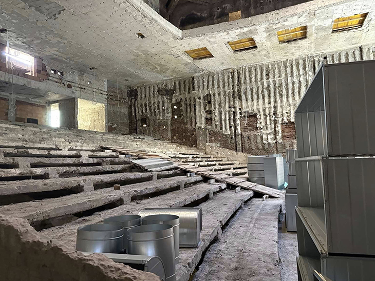 С интензивни темпове върви реконструкцията на кино "Космос" в Пловдив