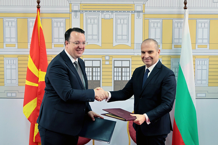 Подписаха споразумение за изграждане на железопътния тунел под Деве баир, който ще осигури връзка между София и Скопие