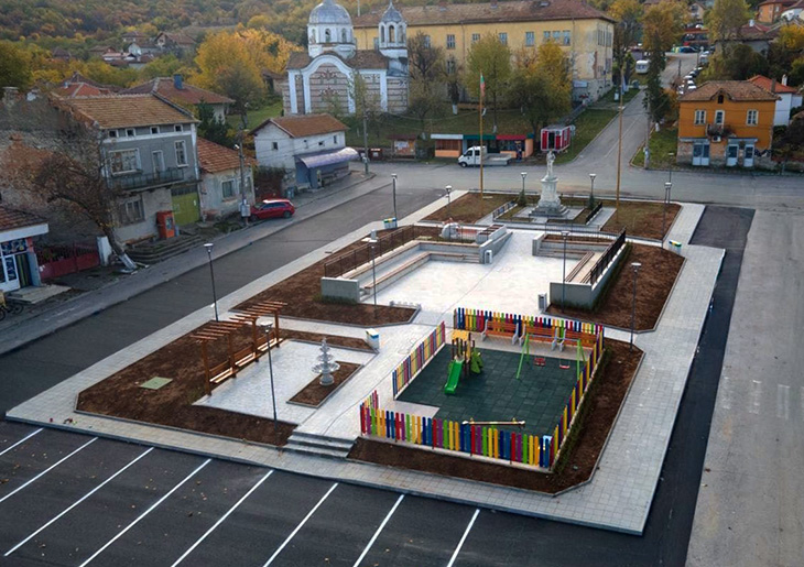 Откриха обновения площад в центъра на второто по население село в община Мездра - Моравица