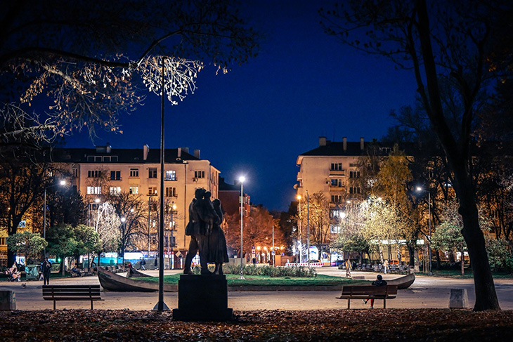 Приключи основният етап от подмяната на алейното осветление в парка "Заимов" в София