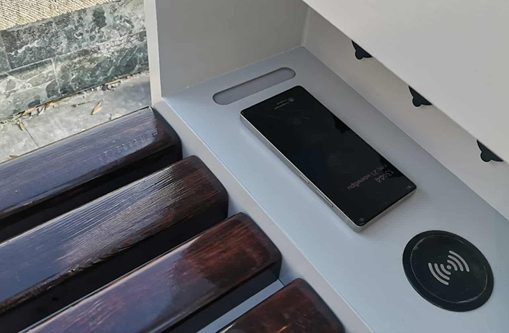 В Карнобат е монтирана първата соларна пейка