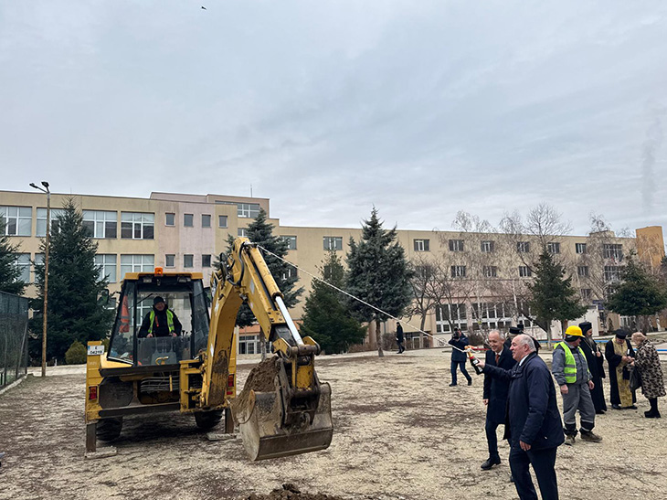 В ход е изграждането на над 100 физкултурни салона в цялата страна