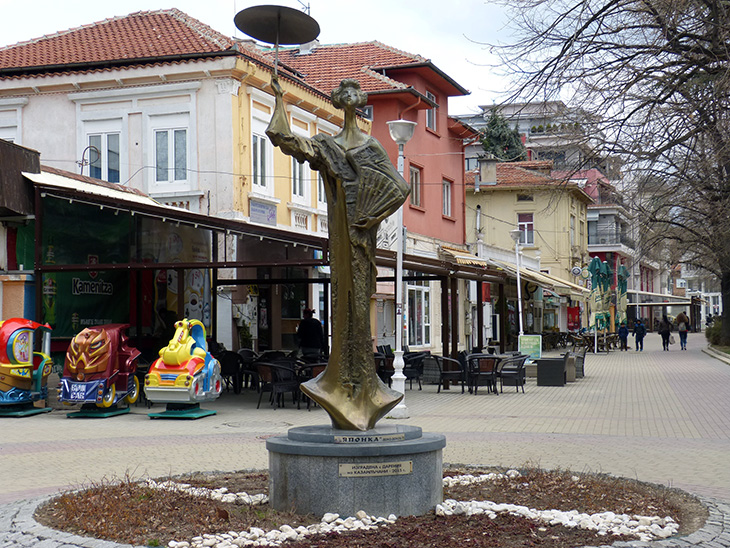 Община Казанлък: Съдът разреши строежи на едни от най-натоварените места в града