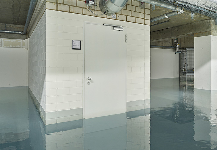 Защита при наводнения: Устойчиви на високи нива на води стоманени врати за обекти и алуминиеви външни врати предлага Hörmann