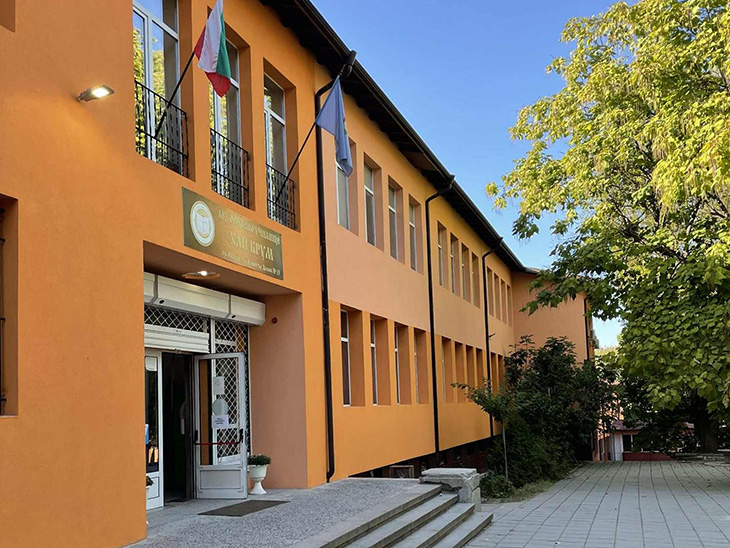 16 предложения от проектанти са получени в обществената поръчка за разширение на 107. Основно училище "Хан Крум"