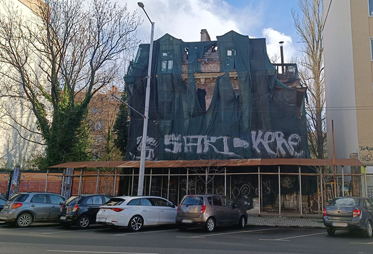 Общинският съвет одобри Столична община да участва в търг за купуване на рушащата се знакова къща на Гешов