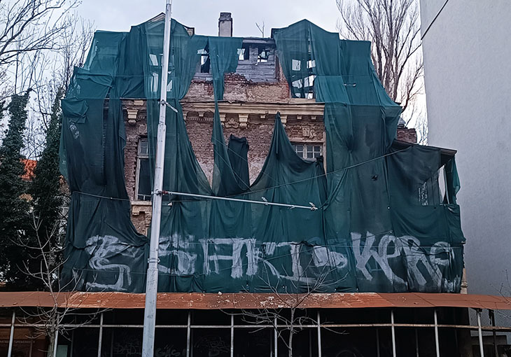 Публичната продан на Къщата на Гешов е спряна, след като Столична община поиска това с жалба срещу действията на частния съдебен изпълнител