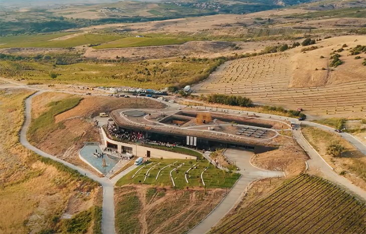 Очаква се откриването на база за конен спорт с първото в страната ни СПА за животните във винарната-галерия до село Хърсово