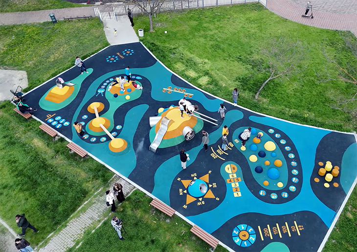Готова е иновативната детска площадка "Космос" в Градския парк в Ямбол
