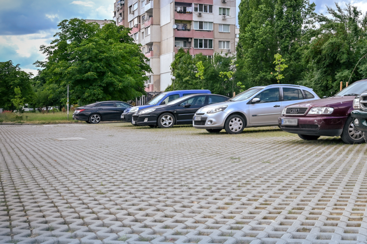 Столична община облагородява 145 междублокови пространства