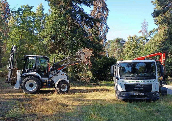 Продължава разчистването и обезопасяването на парка "Врана" в столицата